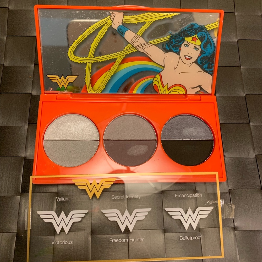 Wonder woman Eyeshadow palette